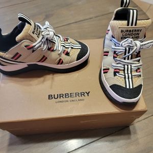 Burberry sneakers for little boys